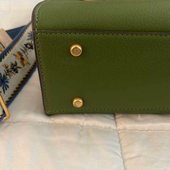 Stunning Tory Burch Leather Bag with floral strap - Picture 3 of 7